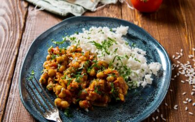 Rezept: Veganes Kichererbsen Curry mit Gemüse & Kokosmilch